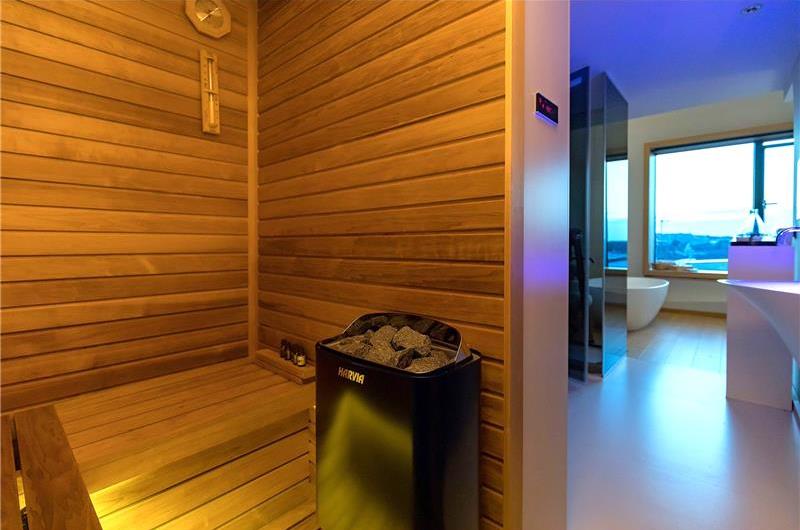 11 Bedroom Villa with Outdoor Pool and Indoor Penthouse Pool near Pula, sleeps 22-26