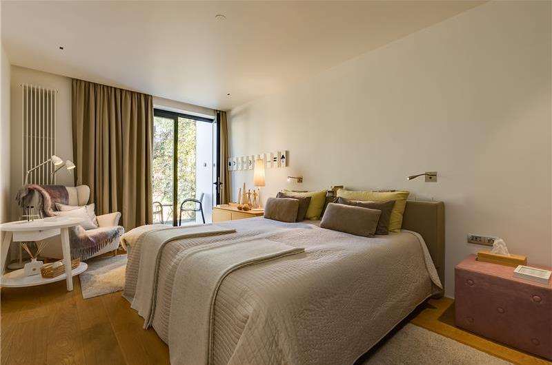 11 Bedroom Villa with Outdoor Pool and Indoor Penthouse Pool near Pula, sleeps 22-26