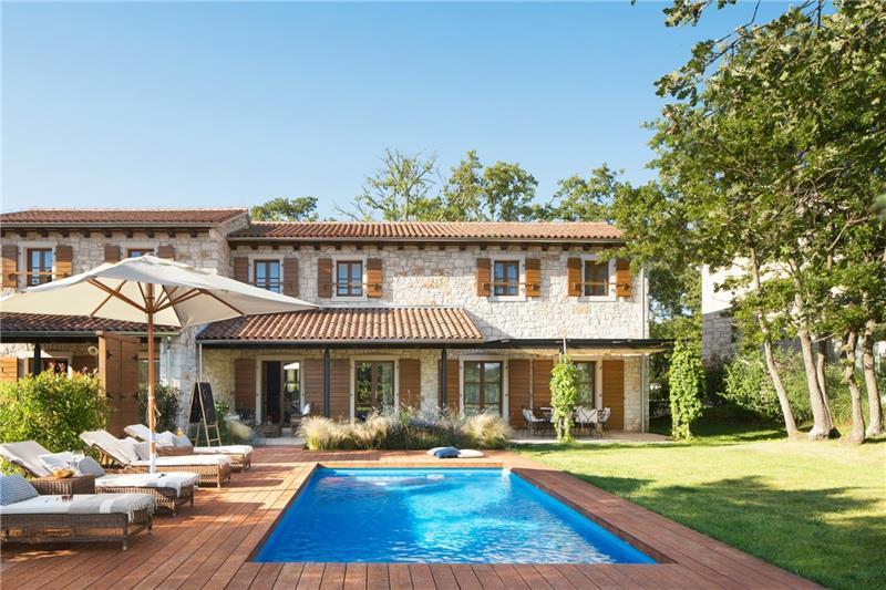 Villa in Bale, photograph 1
