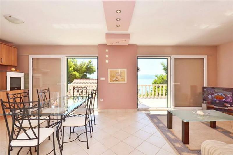 Beachfront villa in Medici, photograph 9