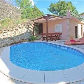 4 Bedroom Villa with Pool and Sea Views in Mimice near Omis, sleeps 8