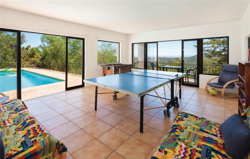 Villa in Santa Barbara de Nexe, photograph 11