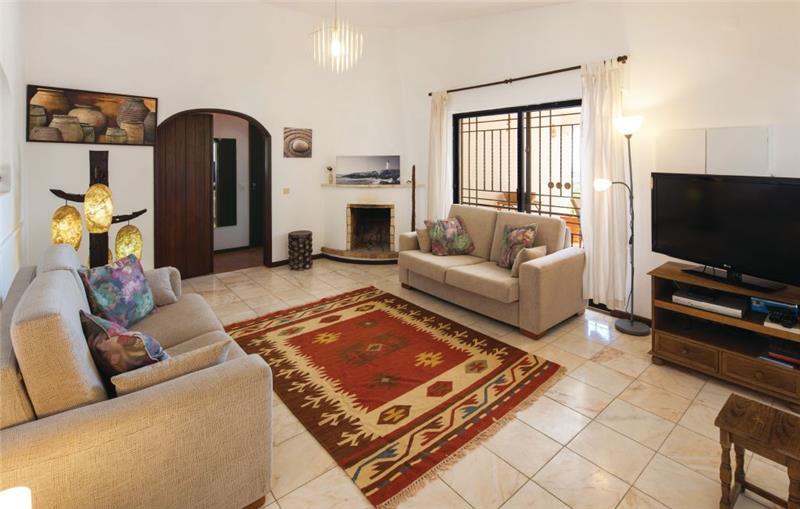 Villa in Santa Barbara de Nexe, photograph 17