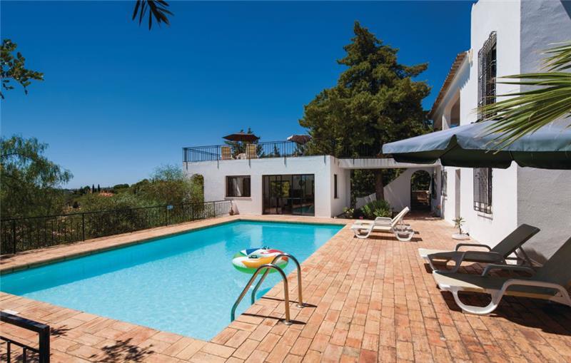Villa in Santa Barbara de Nexe, photograph 3