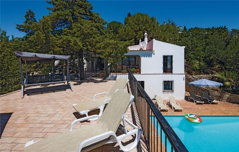 Villa in Santa Barbara de Nexe, photograph 4