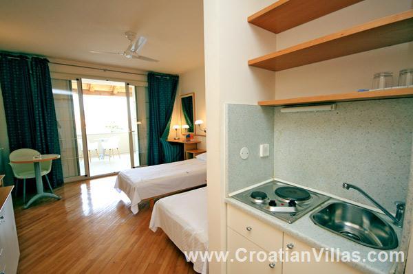 Studio Apartment with Pool in Plat near Dubrovnik, Sleeps 2