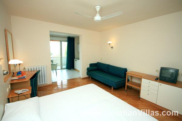 Beachfront villa in Plat, photograph 14