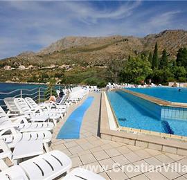  1 Bedroom Apartment with Pool in Plat, Sleeps 4