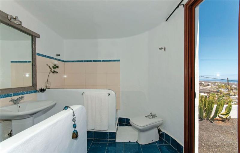 Sea-view villa in Lanzarote, photograph 19