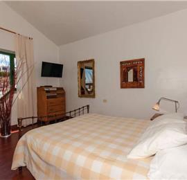 3 Bedroom Villa with Pool and Distant Sea Views near Puerto del Carmen, sleeps 6