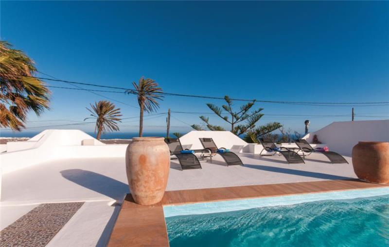 Sea-view villa in Lanzarote, photograph 3