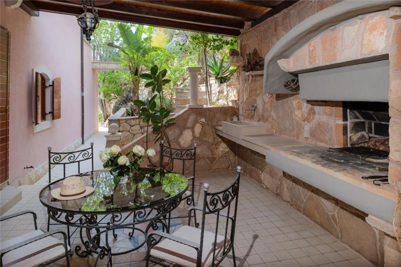Sea-view villa in Hvar Town, photograph 9