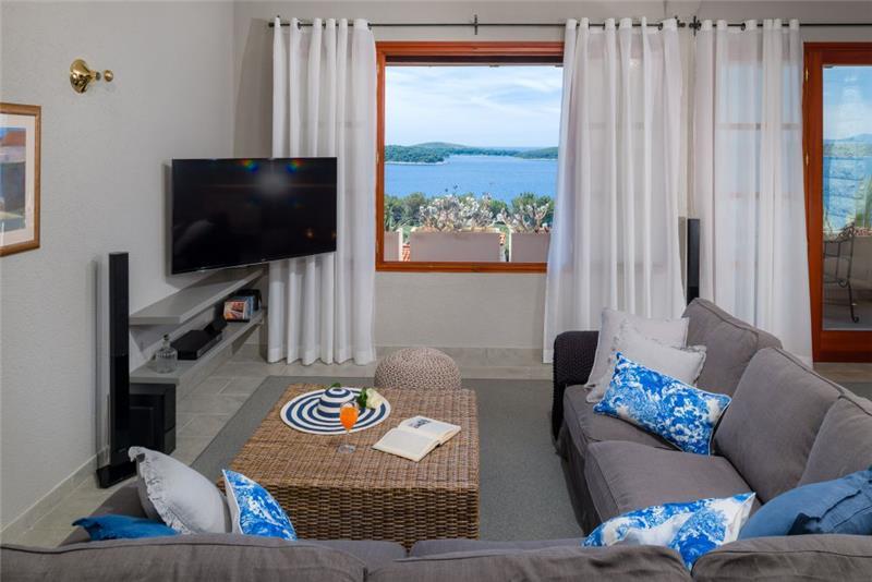 Sea-view villa in Hvar Town, photograph 12