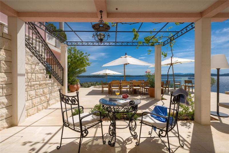 Sea-view villa in Hvar Town, photograph 10