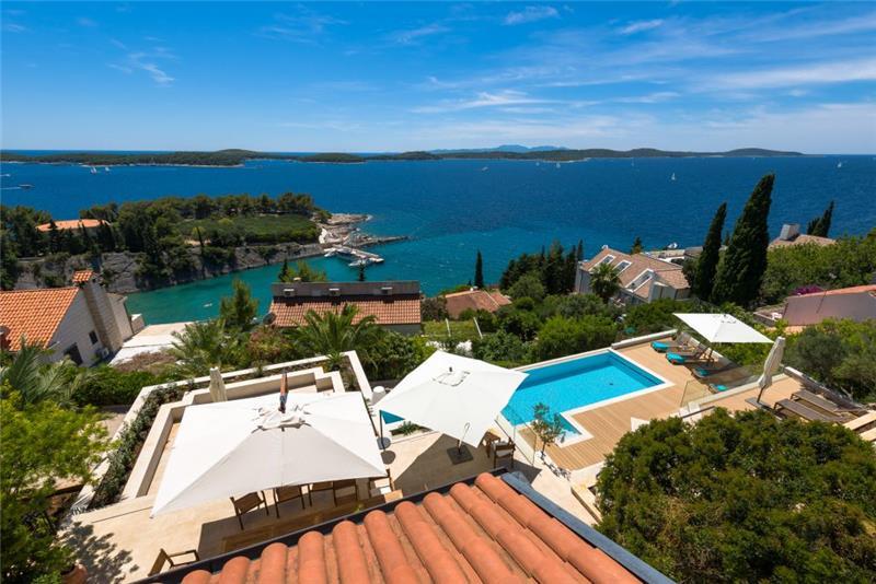 Sea-view villa in Hvar Town, photograph 5