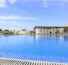 Collection of 2 Bedroom Villas with Shared Pools near Carvoeiro, sleeps 4-5
