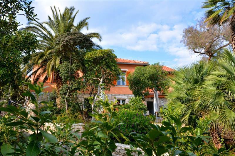 Villa in Hvar Town, photograph 1