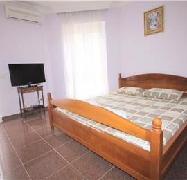 6 Bedroom Villa with Pool in Petrovac, sleeps 12