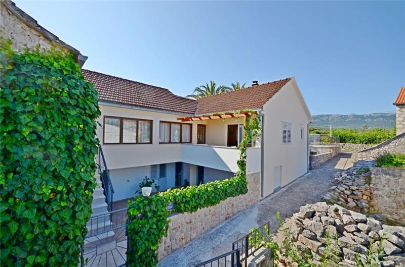 Villa in Vrboska, photograph 4