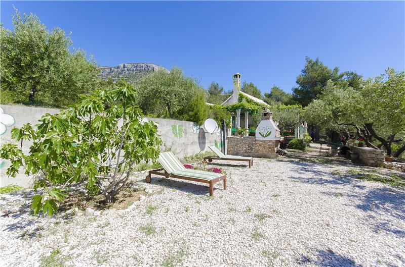 Villa in Bol, photograph 6