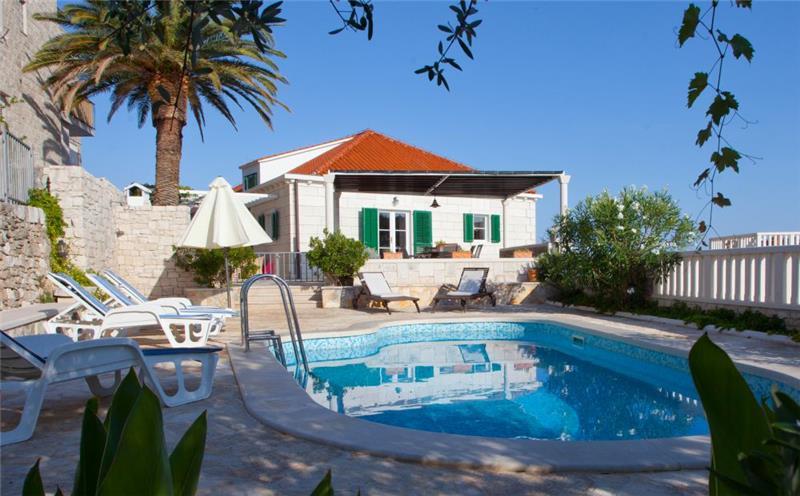 Sea-view villa in Sumartin, photograph 22