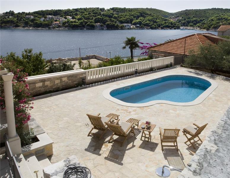 Sea-view villa in Sumartin, photograph 3