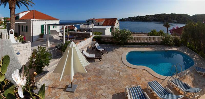 Sea-view villa in Sumartin, photograph 17
