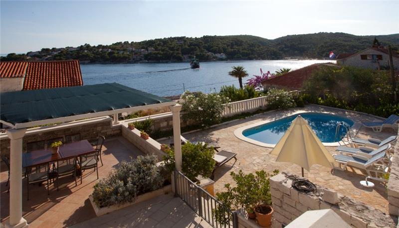 Sea-view villa in Sumartin, photograph 4