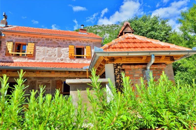2 Bedroom Countryside Cottage near Starigrad in Zadar, sleeps 4