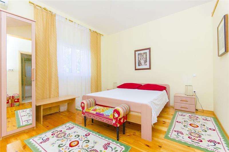 Beachfront villa in Vela Luka, photograph 13