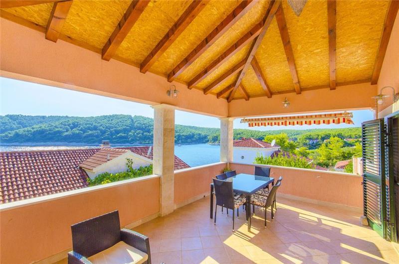 Beachfront villa in Vela Luka, photograph 6