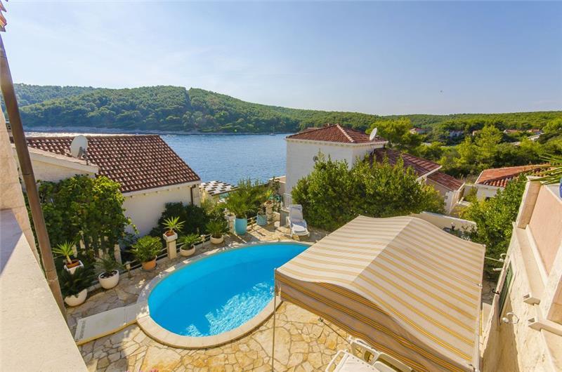 Beachfront villa in Vela Luka, photograph 3