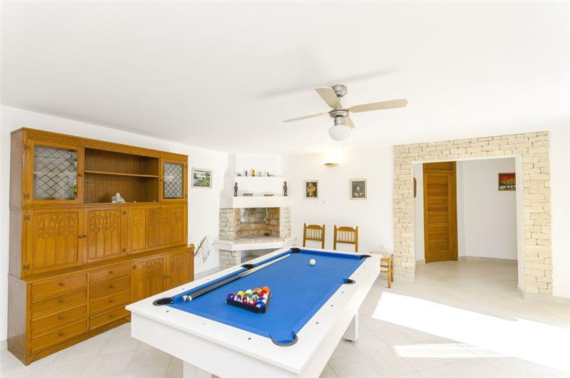 3 Bedroom Seaside Villa with Pool on Korcula, sleeps 6-8