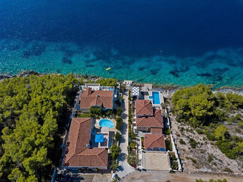 Beachfront villa in Vela Luka, photograph 1