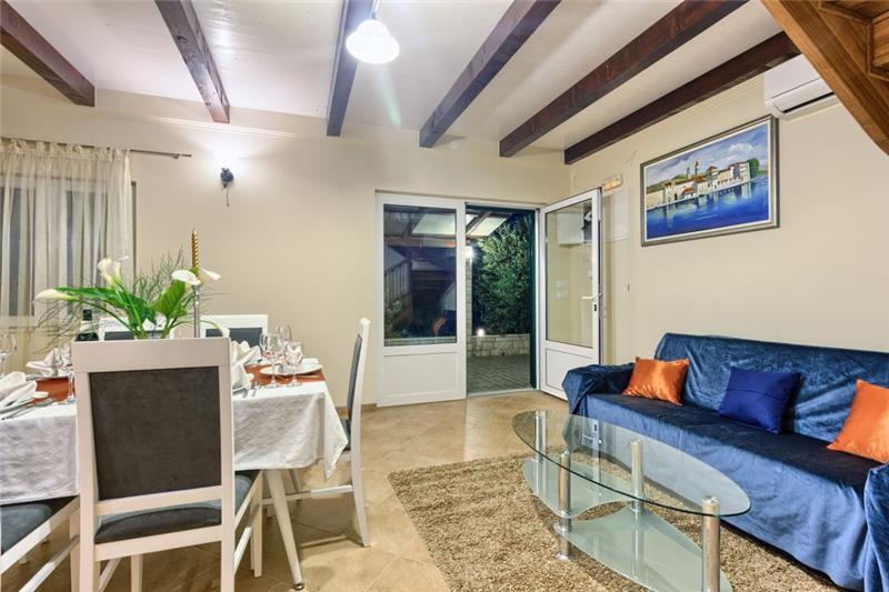 Beachfront villa in Ciovo, photograph 14