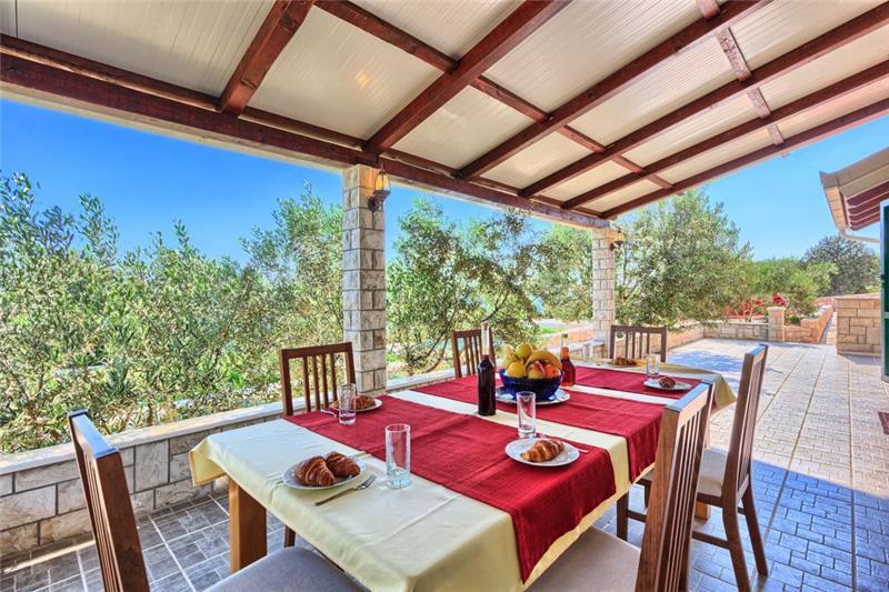 Beachfront villa in Ciovo, photograph 5