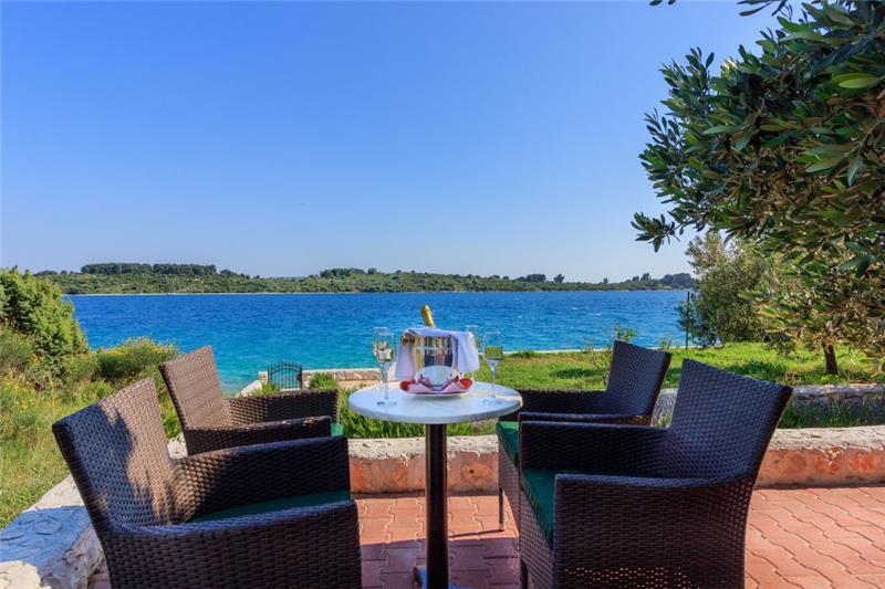 Beachfront villa in Ciovo, photograph 6