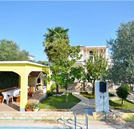5 Bedroom Villa with Pool in Sukosan near Zadar, sleeps 10