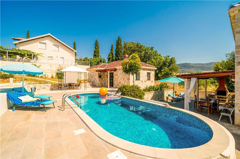 Villa in Mocici, photograph 2