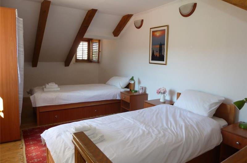 2 Bedroom Seaside Villa in Cavtat, sleeps 4-5