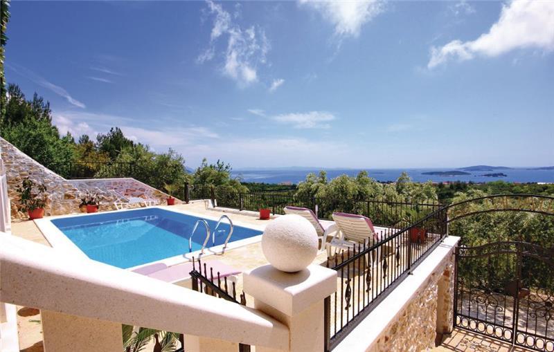 Sea-view villa in Orebic, photograph 1