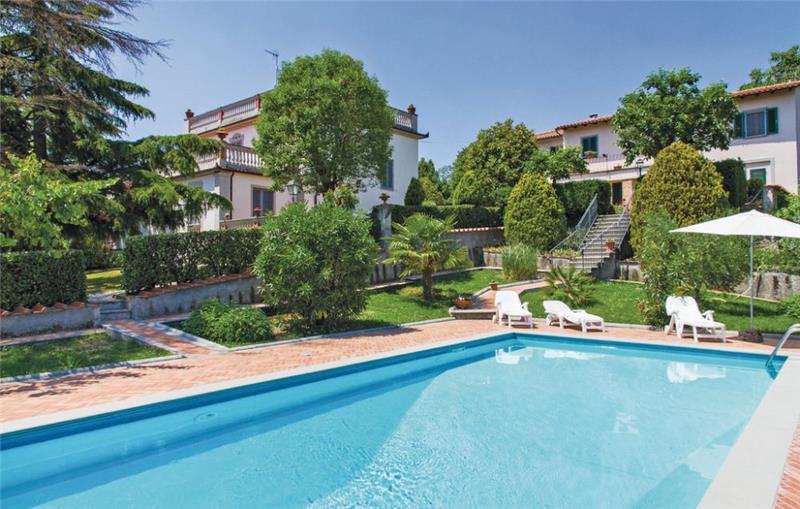 Villa in Tuscany, photograph 1