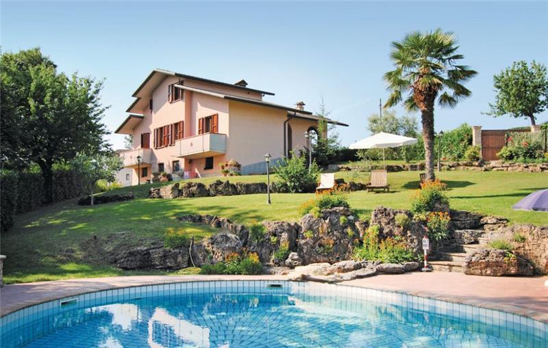 Villa in Umbria, photograph 1