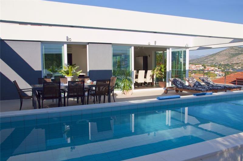 4 Bedroom Luxury Villa with Pool in Gruz-Lapad, Sleeps 8-10