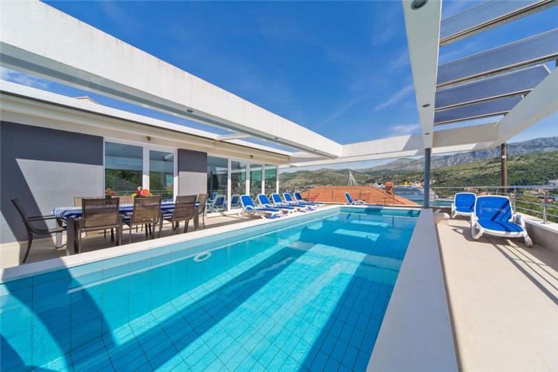 Sea-view villa in Gruz-Lapad, photograph 1