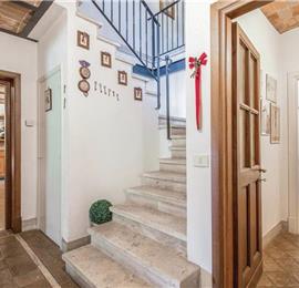 5 Bedroom Umbrian Villa with Pool and Tennis Court, sleeps 10