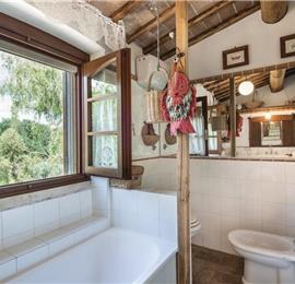 5 Bedroom Umbrian Villa with Pool and Tennis Court, sleeps 10