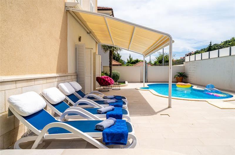 2 Bedroom Apartment with Pool in Babin Kuk near Dubrovnik City, sleeps 4