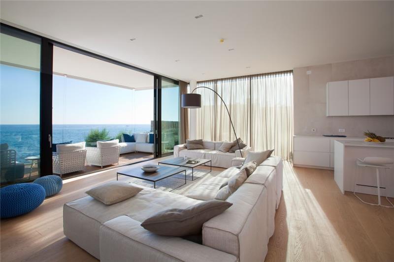 Beachfront villa in Novigrad, photograph 12