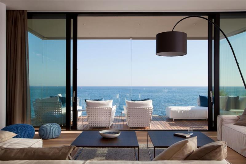 Beachfront villa in Novigrad, photograph 10
